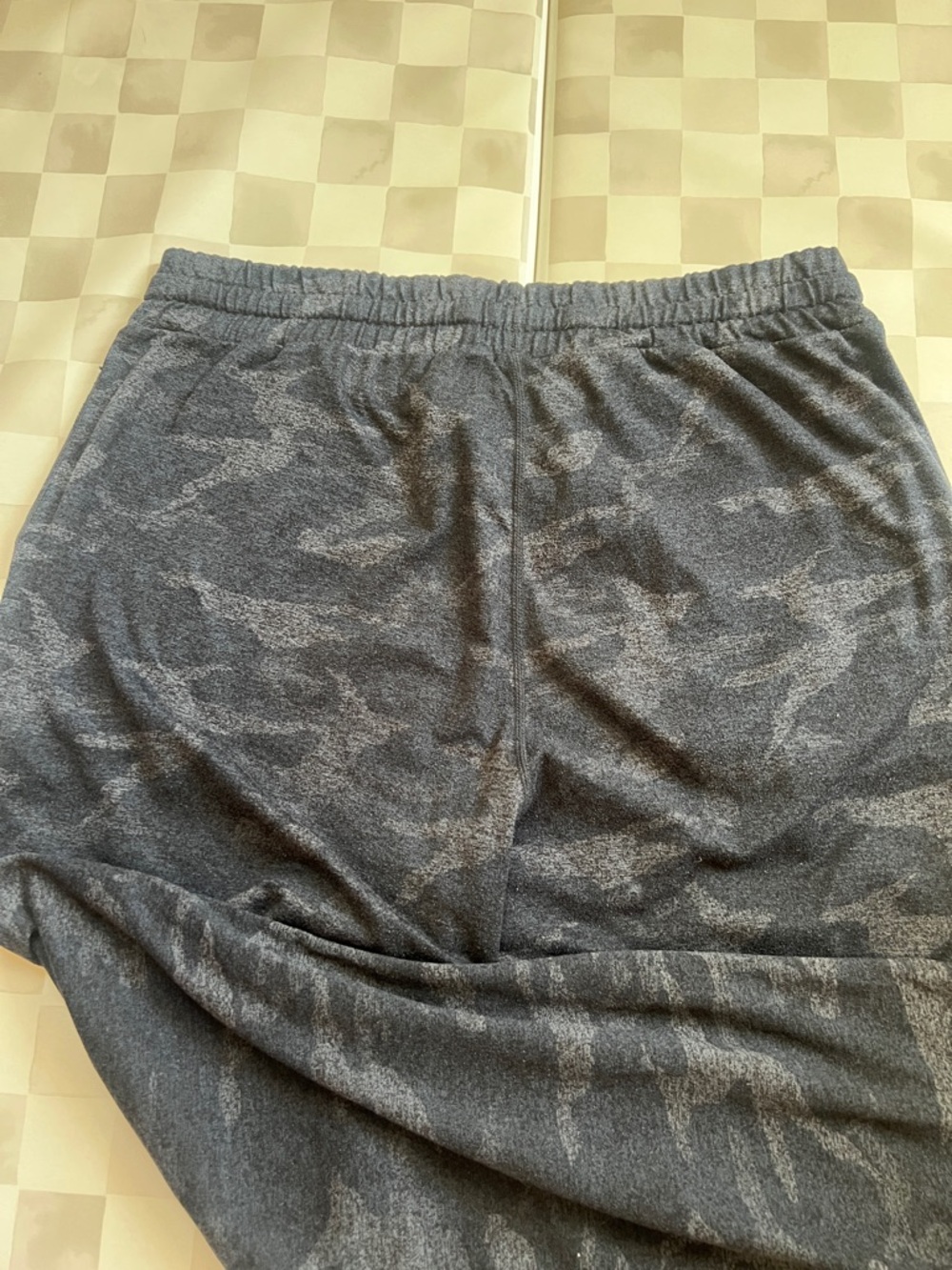Vuori performance joggers, black camo, size small - Picture 3 of 3
